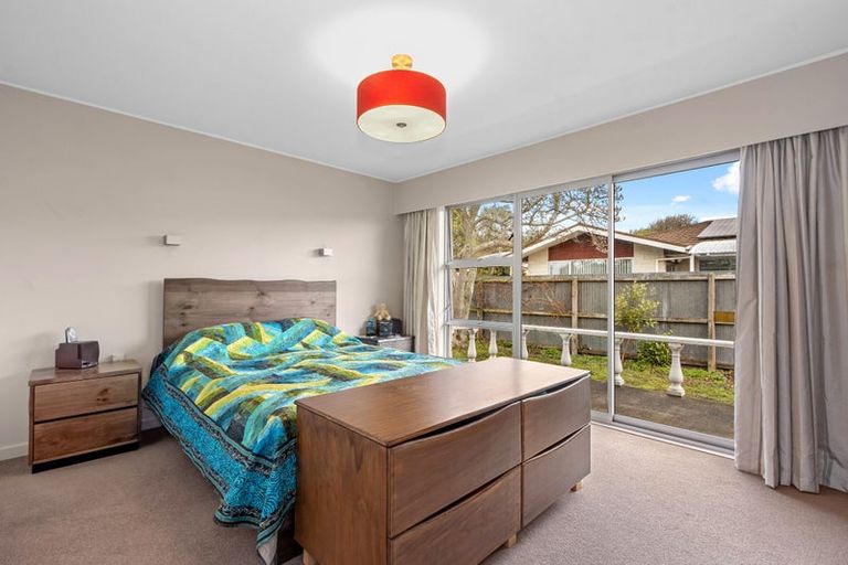 Photo of property in 18 Oakfield Street, Burnside, Christchurch, 8053