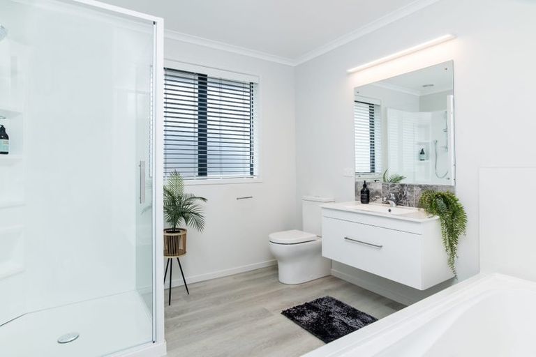 Photo of property in 2 Whakatuora Road, Karaka, 2124