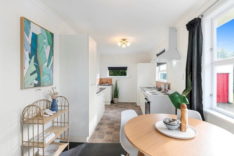 Photo of property in 53 Queenwood Road, Levin, 5510