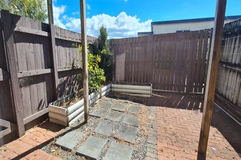 Photo of property in Lakeview Terrace, 20/14 Ambrico Place, New Lynn, Auckland, 0600