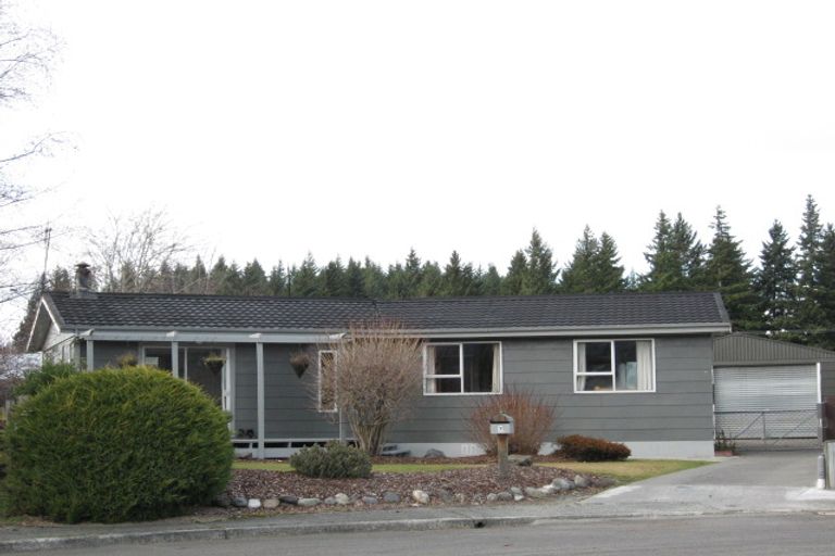 Photo of property in 3 Broderick Street, Te Anau, 9600