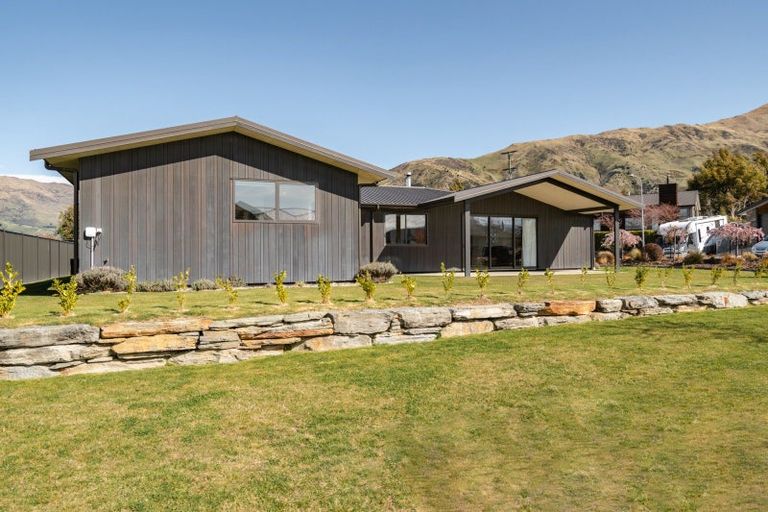 Photo of property in 1 Turnbull Crescent, Wanaka, 9305