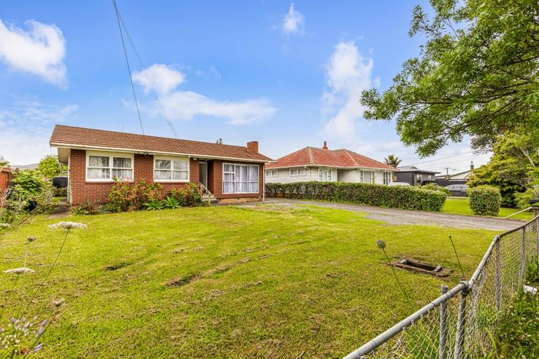 Photo of property in 105 Henderson Valley Road, Henderson, Auckland, 0612