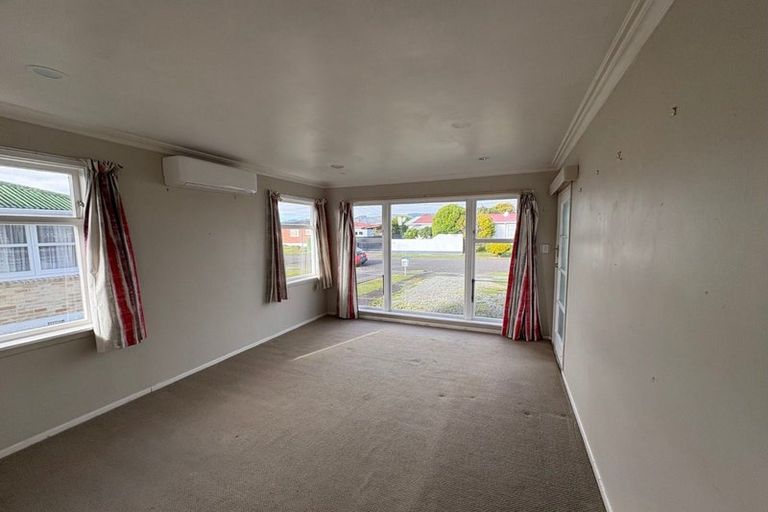 Photo of property in 19 Karaka Crescent, Levin, 5510