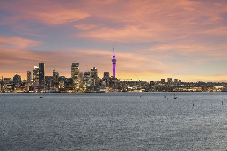 Photo of property in 1 Norwood Road, Bayswater, Auckland, 0622