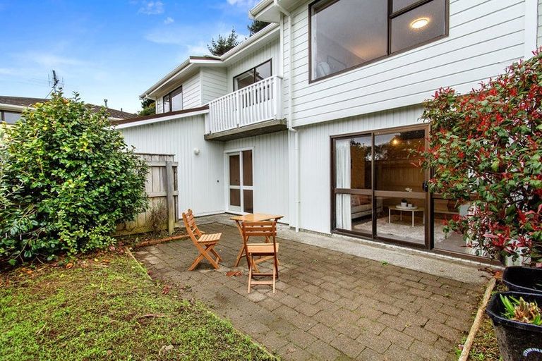 Photo of property in 49 Woodman Drive, Tawa, Wellington, 5028