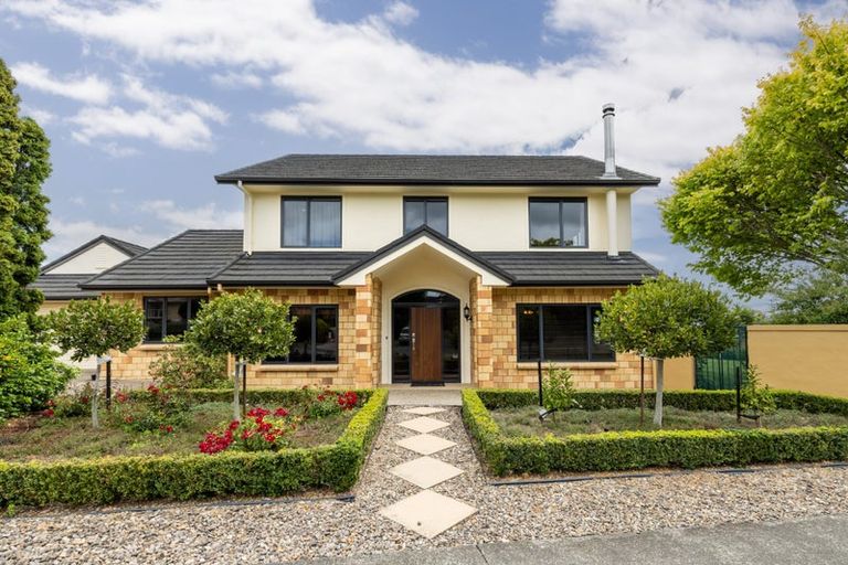 Photo of property in 2 Redwood Close, Havelock North, 4130