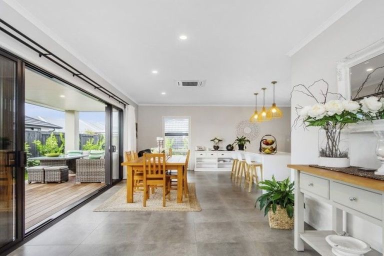 Photo of property in 8 Litsea Way, Papamoa Beach, Papamoa, 3118