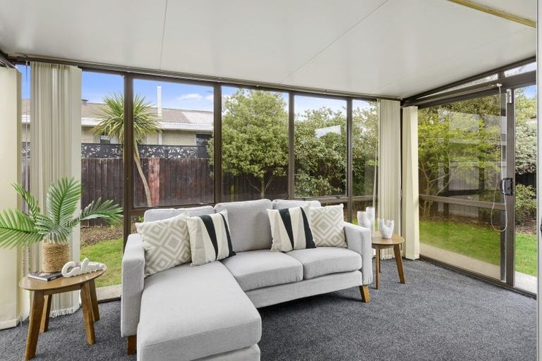 Photo of property in 2/6 Tamarisk Place, Parklands, Christchurch, 8083