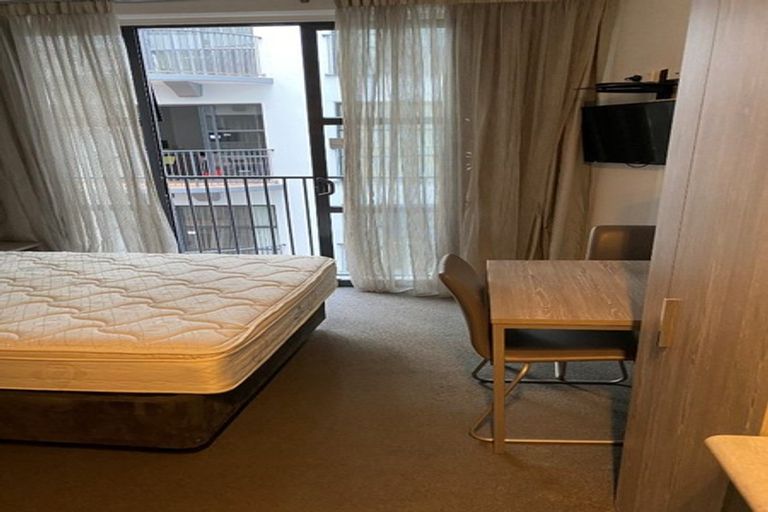 Photo of property in Atrium Towers, 5f/154 The Terrace, Wellington Central, Wellington, 6011