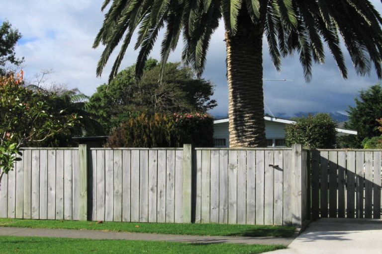 Photo of property in 13 Greenaway Road, Waikanae, 5036