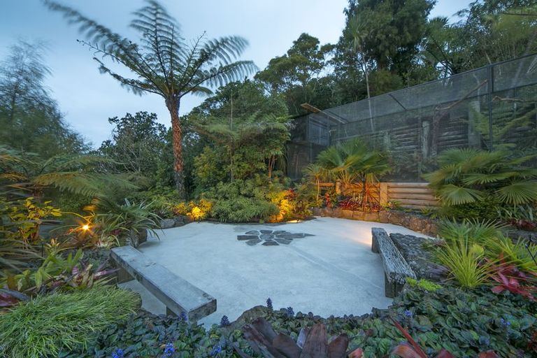 Photo of property in 491 Scenic Drive, Waiatarua, Auckland, 0612