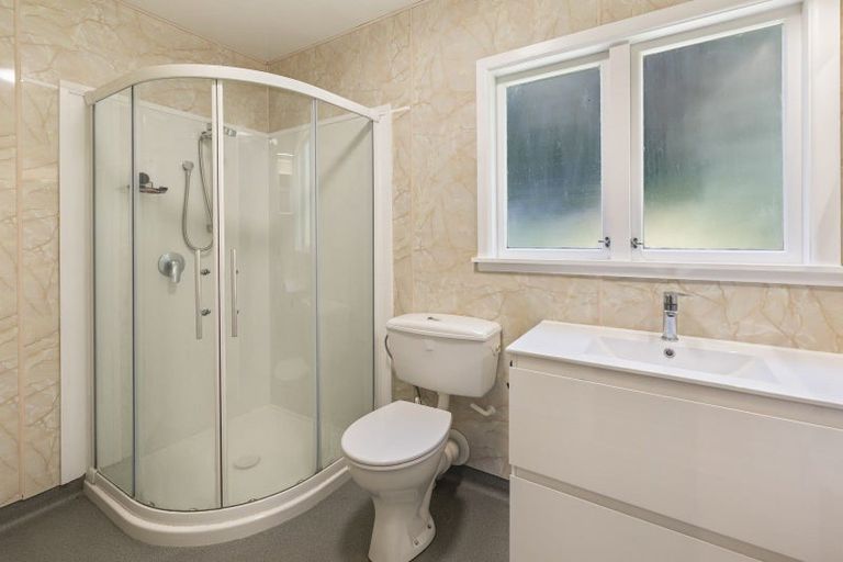 Photo of property in 28 Tannadyce Street, Strathmore Park, Wellington, 6022