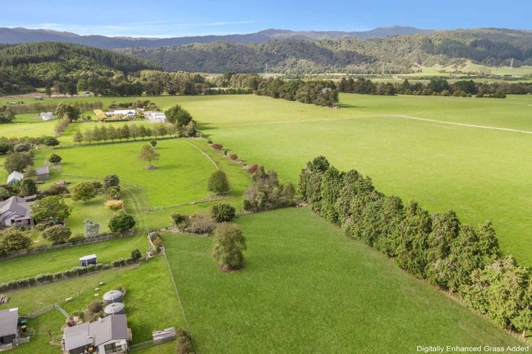 Photo of property in 424b Tararua Road, Levin, 5571