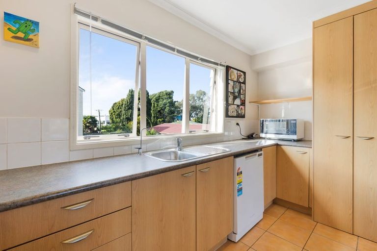 Photo of property in 10/4 Keeling Road, Henderson, Auckland, 0612