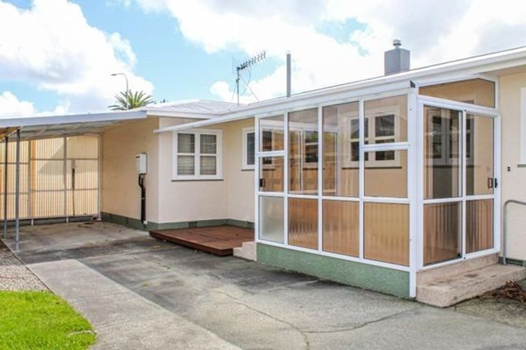 Photo of property in 4 Anzio Place, Awapuni, Palmerston North, 4412
