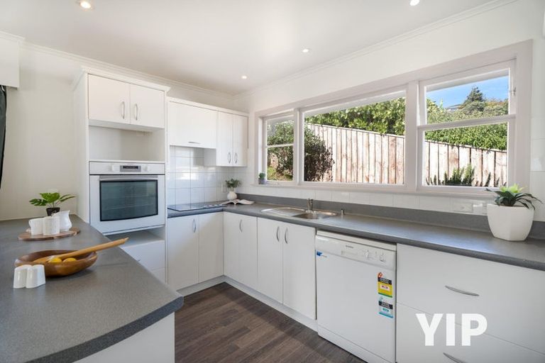Photo of property in 22 Longcroft Terrace, Newlands, Wellington, 6037
