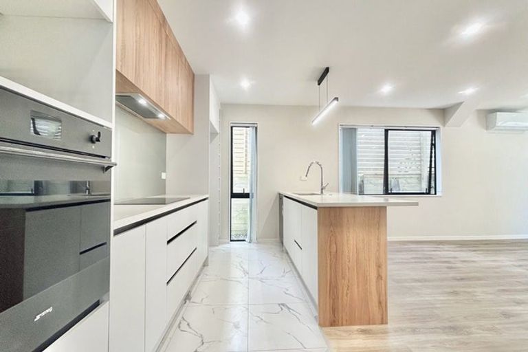 Photo of property in 8a Nandana Drive, Glen Eden, Auckland, 0602