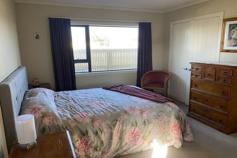 Photo of property in 2 Garrison Street, Carterton, 5713