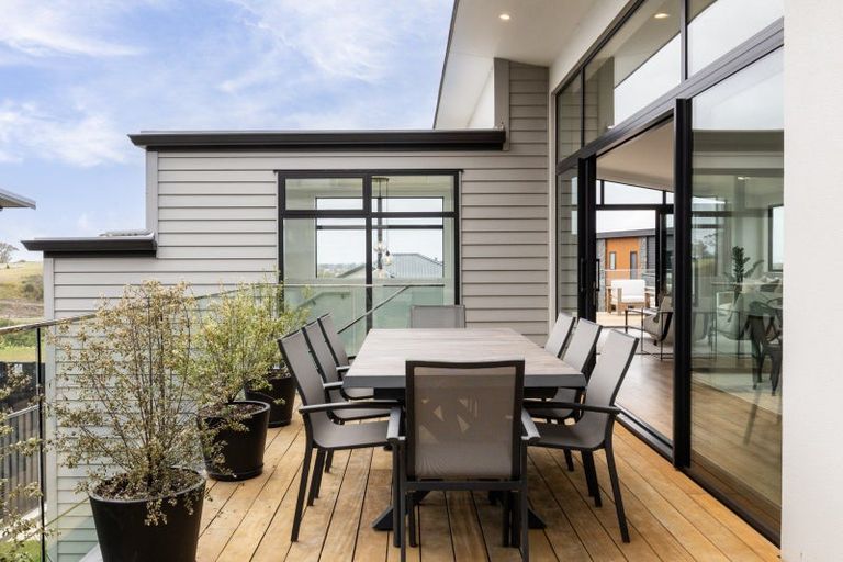 Photo of property in 87 Oak Road, Poraiti, Napier, 4112