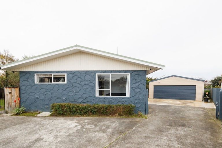 Photo of property in 17 Saturn Crescent, Milson, Palmerston North, 4414