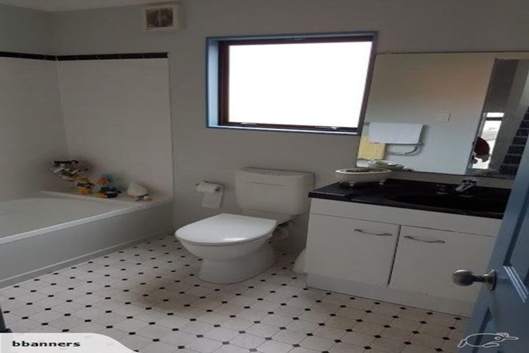 Photo of property in 30a Bowes Crescent, Strathmore Park, Wellington, 6022