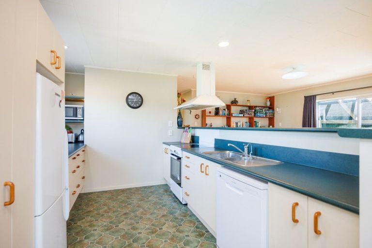 Photo of property in 24 Te Kiri Street, Himatangi Beach, Foxton, 4891