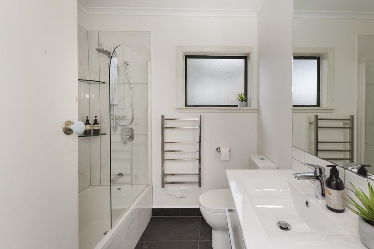 Photo of property in 15 Collingwood Street, Hokowhitu, Palmerston North, 4410