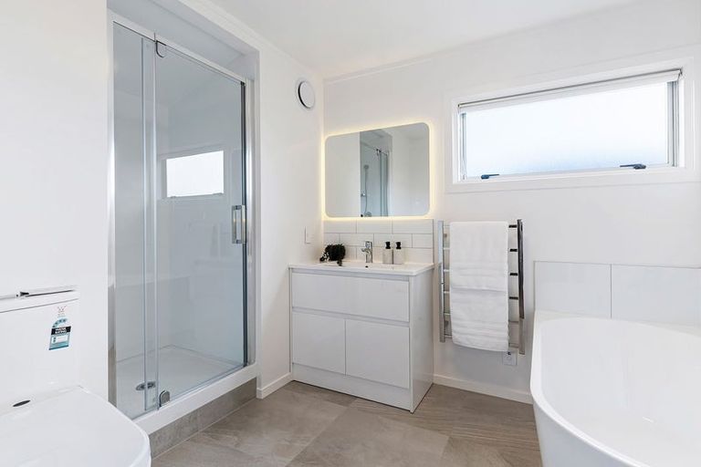 Photo of property in 42 Grenada Avenue, Forrest Hill, Auckland, 0620