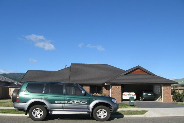 Photo of property in 30 Gandalf Crescent, Paraparaumu, 5032