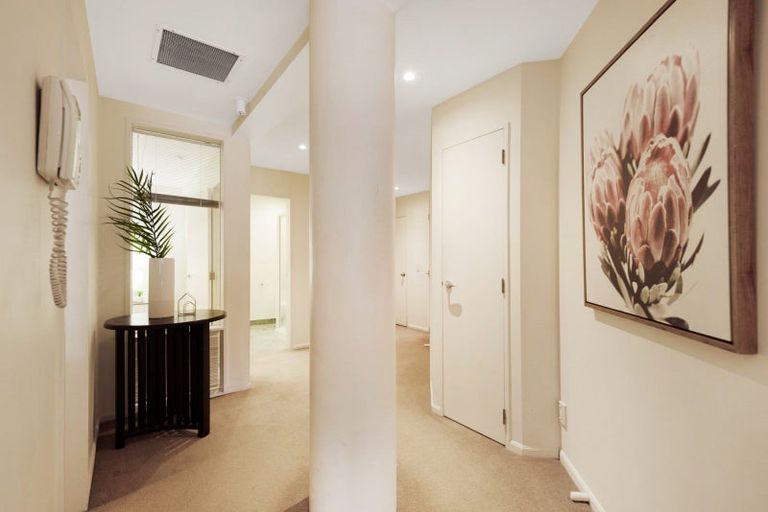 Photo of property in 4c/5 Kent Terrace, Mount Victoria, Wellington, 6011