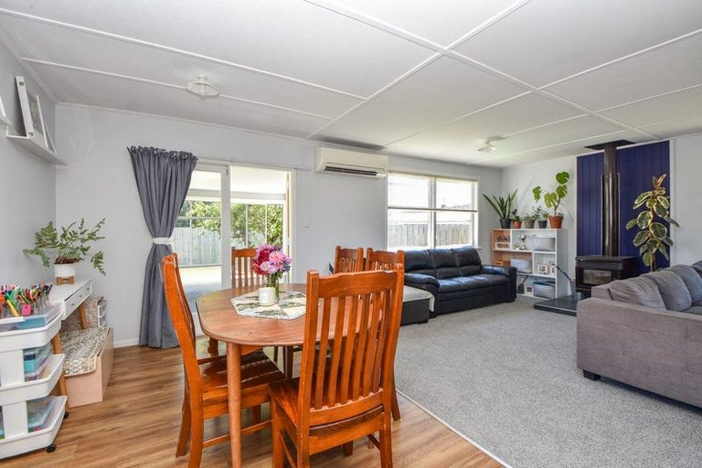 Photo of property in 10 Fairbrother Street, Carterton, 5713