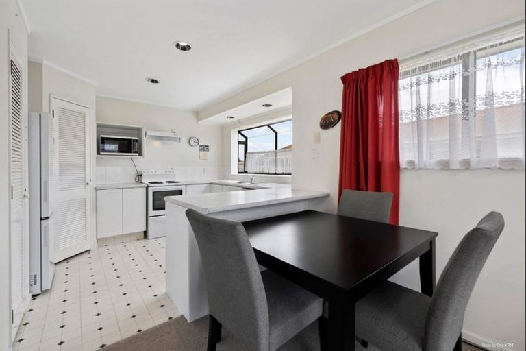 Photo of property in 143 Botany Road, Botany Downs, Auckland, 2010