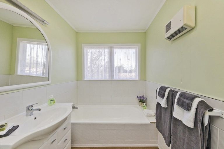 Photo of property in 90 Lethbridge Street, Feilding, 4702