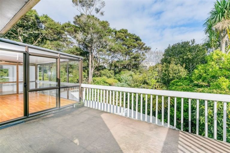 Photo of property in 66 Easton Park Parade, Glenfield, Auckland, 0629