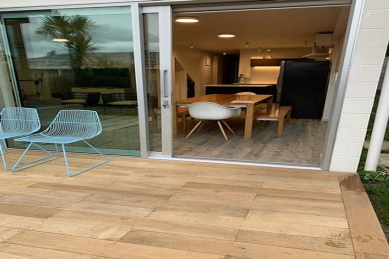 Photo of property in 3/27 Rangitoto Terrace, Milford, Auckland, 0620