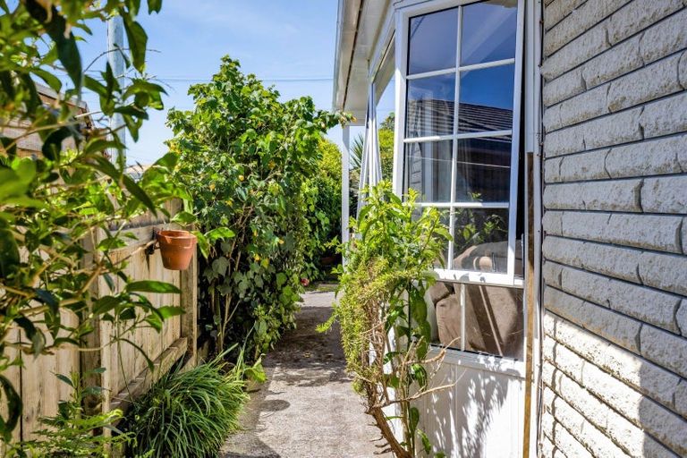 Photo of property in 20 Sackville Street, Fitzroy, New Plymouth, 4312