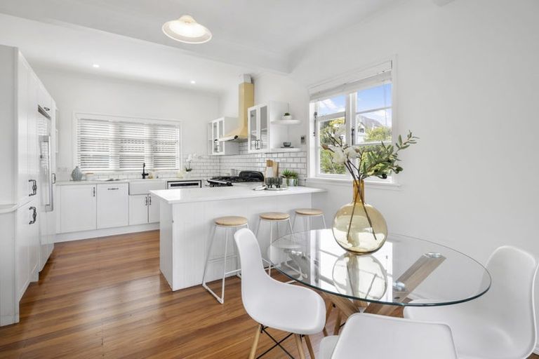 Photo of property in 35 Nevay Road, Miramar, Wellington, 6022