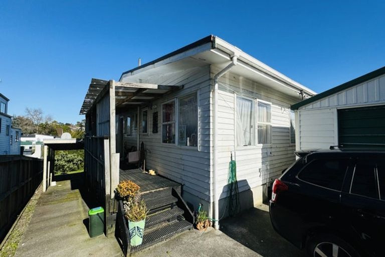 Photo of property in 18a Sylvan Crescent, Te Atatu South, Auckland, 0610