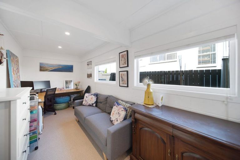 Photo of property in 26b Waller Avenue, Bucklands Beach, Auckland, 2012