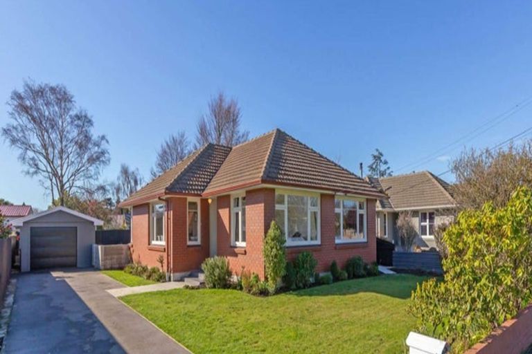 Photo of property in 6 Kinnaird Place, Hillmorton, Christchurch, 8025