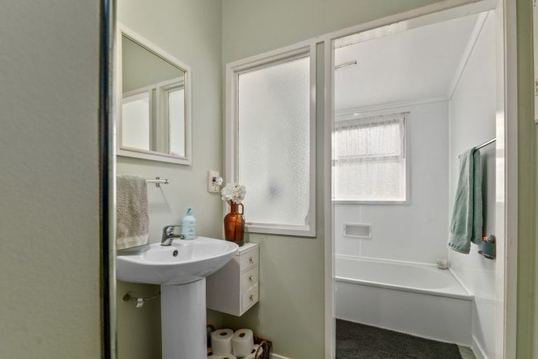 Photo of property in 40 Takinga Street, Mourea, Rotorua, 3074