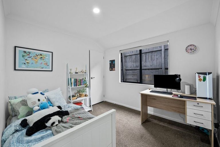 Photo of property in 15 Zefiro Drive, Massey, Auckland, 0614
