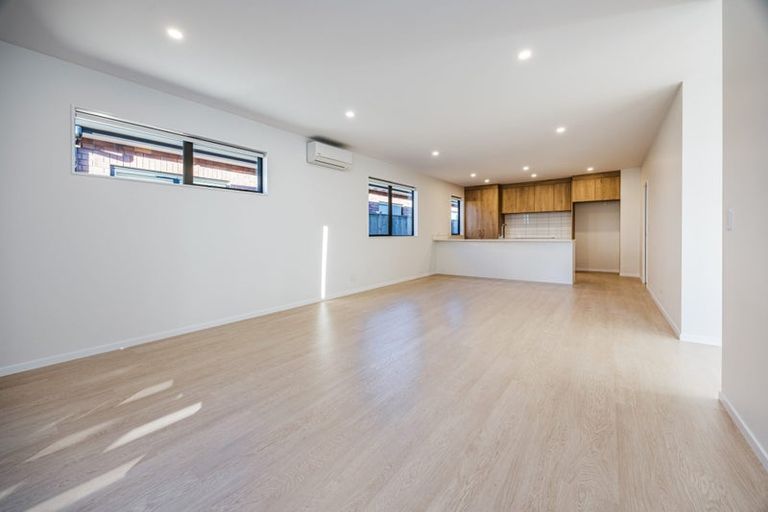 Photo of property in 126 Pepene Avenue, Takanini, 2112