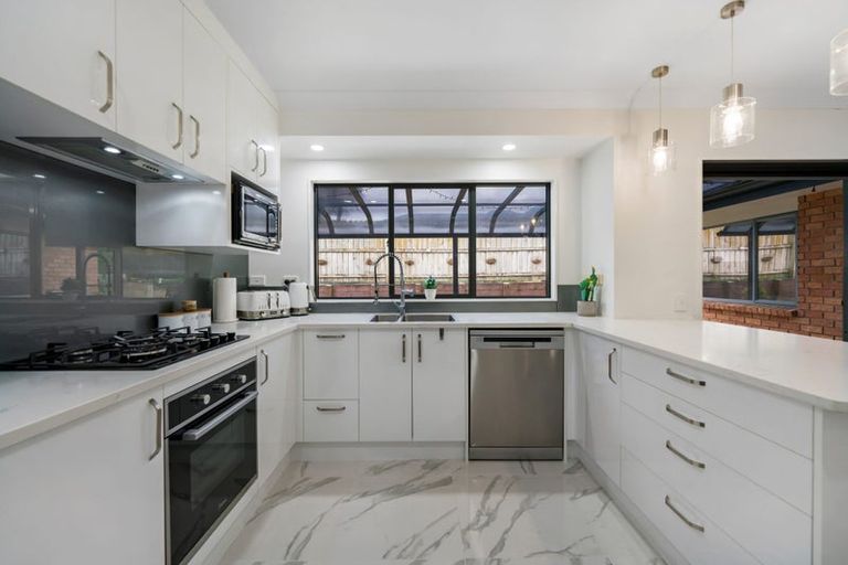 Photo of property in 82 Hillwell Drive, Henderson, Auckland, 0612