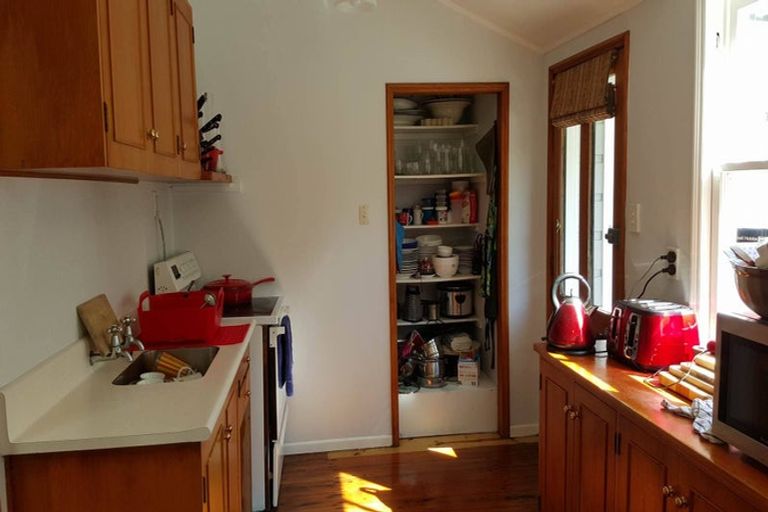 Photo of property in 11 Aorangi Terrace, Thorndon, Wellington, 6011