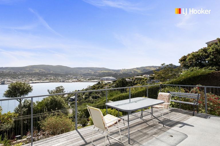 Photo of property in 121 Larnach Road, Vauxhall, Dunedin, 9013