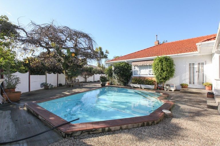 Photo of property in 112 Great South Road, Huntly, 3700