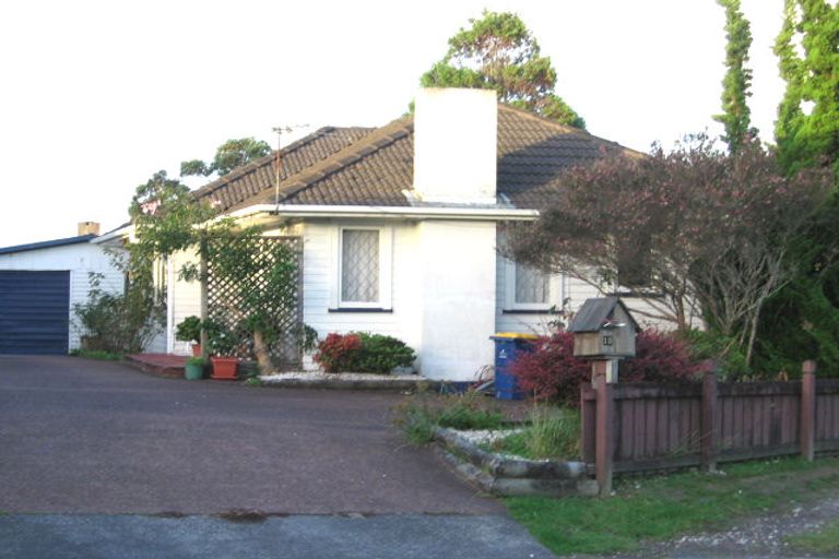 Photo of property in 12 Devon Street, Te Atatu South, Auckland, 0610