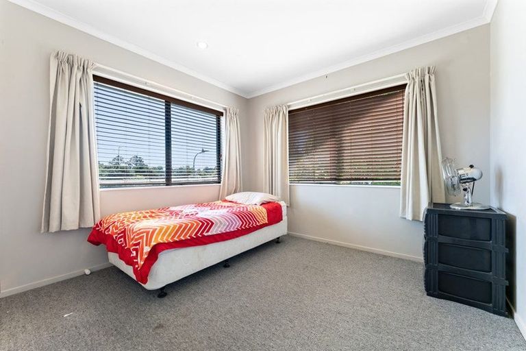 Photo of property in 19 Titch Place, Glen Eden, Auckland, 0602